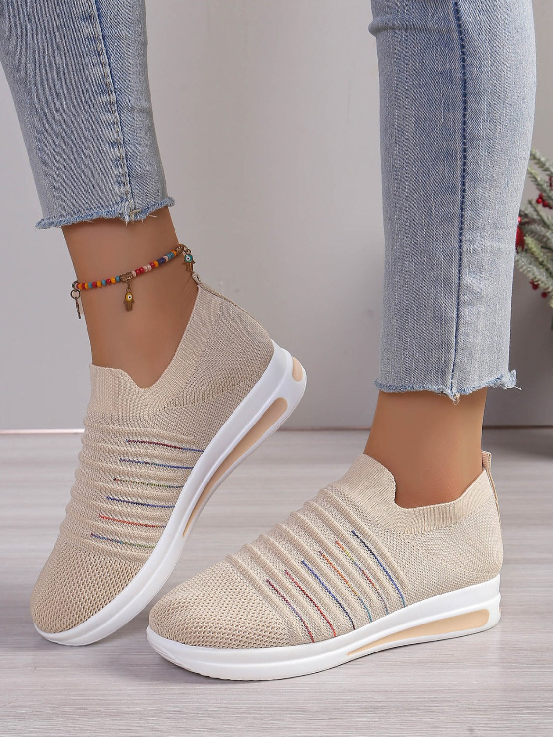 Mesh sneakers in khaki, blue or black